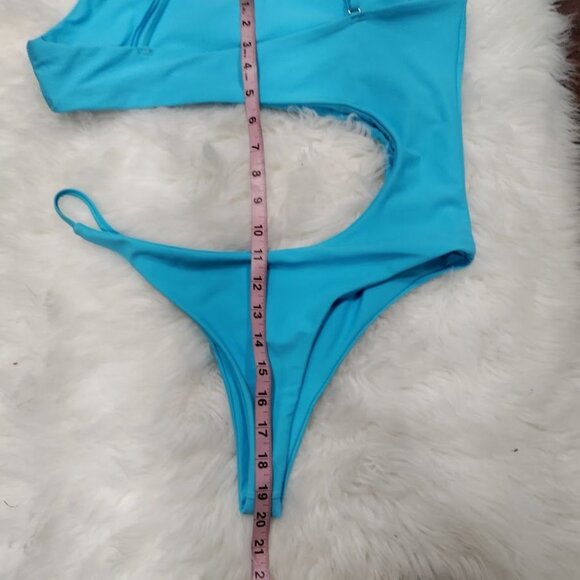 NWT superdown Valerie Asymmetric Cutout Unpadded One Piece Swimsuit Aqua Blue L - Picture 11 of 12